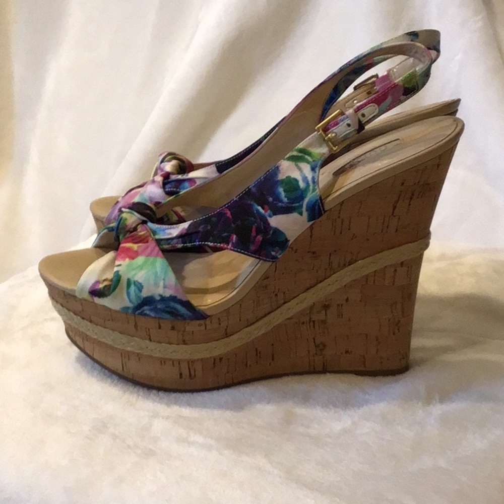 Guess shoes wedge heel sandals size 9m. Floral design